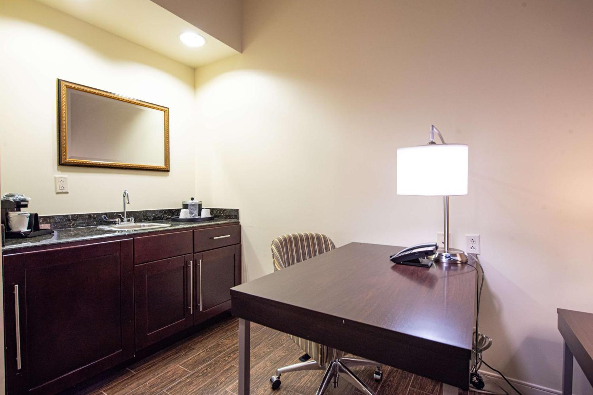 Hampton Inn & Suites By Hilton - Rockville Centre Bagian luar foto