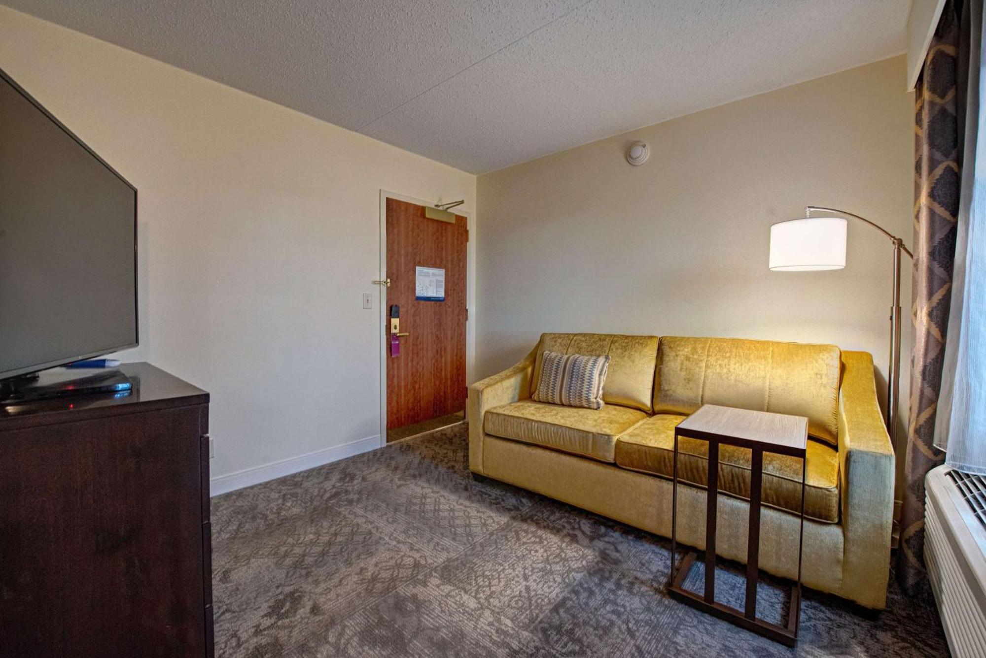 Hampton Inn & Suites By Hilton - Rockville Centre Bagian luar foto