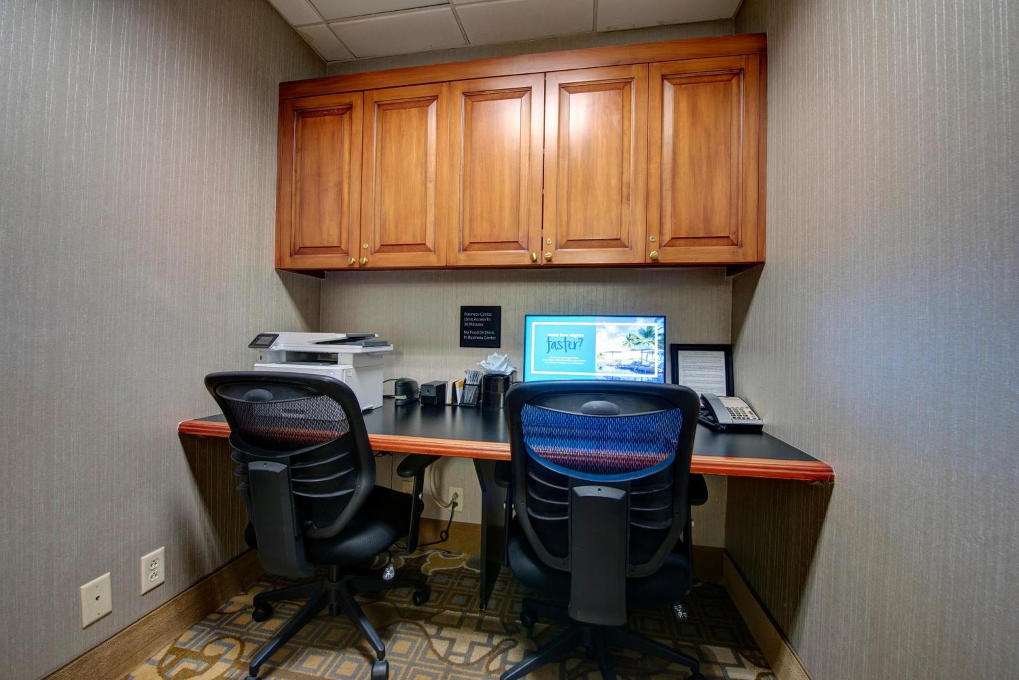 Hampton Inn & Suites By Hilton - Rockville Centre Bagian luar foto